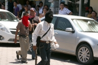 Lunes 13 de agosto del 2012. Tuxtla Gutiérrez, Chiapas. Transportistas de la zona altos de Chiapas protestan bloqueando el primer cuadro de la ciudad para exigir que se el gobierno estatal detenga el pirataje en las carreteras entre palenque y la zona cen Lunes 13 de agosto del 2012. Tuxtla Gutiérrez, Chiapas. Transportistas de la zona altos de Chiapas protestan bloqueando el primer cuadro de la ciudad para exigir que se el gobierno estatal detenga el pirataje en las carreteras entre palenque y la zona cen