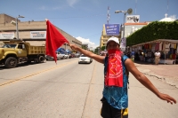 Lunes 13 de agosto del 2012. Tuxtla Gutiérrez, Chiapas. Transportistas de la zona altos de Chiapas protestan bloqueando el primer cuadro de la ciudad para exigir que se el gobierno estatal detenga el pirataje en las carreteras entre palenque y la zona cen