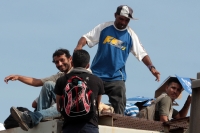 Miércoles 16 deJulio del 2014. Arriaga. Cientos de migrantes viajan sobre los vagones del tren de carga hacia Ixtepec, Oaxaca y en lo que podría ser uno de los últimos viajes que permitirán las políticas mexicanas migratorias en la Ruta Férrea del Migrant