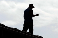 Miércoles 16 deJulio del 2014. Arriaga. Cientos de migrantes viajan sobre los vagones del tren de carga hacia Ixtepec, Oaxaca y en lo que podría ser uno de los últimos viajes que permitirán las políticas mexicanas migratorias en la Ruta Férrea del Migrant