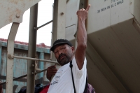 Miércoles 16 deJulio del 2014. Arriaga. Cientos de migrantes viajan sobre los vagones del tren de carga hacia Ixtepec, Oaxaca y en lo que podría ser uno de los últimos viajes que permitirán las políticas mexicanas migratorias en la Ruta Férrea del Migrant
