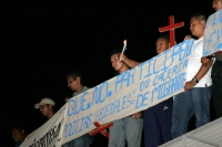 Martes 22 de febrero. Migrantes en su transito al norte del país realizan esta noche una protesta simbólica en las vías y vagones del tren, en el consulado de El Salvador en Arriaga para protestar por las políticas migratorias que se discutirán en el Sena