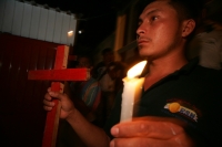 Martes 22 de febrero. Migrantes en su transito al norte del país realizan esta noche una protesta simbólica en las vías y vagones del tren, en el consulado de El Salvador en Arriaga para protestar por las políticas migratorias que se discutirán en el Sena