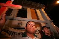 Martes 22 de febrero. Migrantes en su transito al norte del país realizan esta noche una protesta simbólica en las vías y vagones del tren, en el consulado de El Salvador en Arriaga para protestar por las políticas migratorias que se discutirán en el Sena