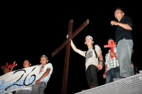Martes 22 de febrero. Migrantes en su transito al norte del país realizan esta noche una protesta simbólica en las vías y vagones del tren, en el consulado de El Salvador en Arriaga para protestar por las políticas migratorias que se discutirán en el Sena