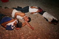 Martes 22 de febrero. Migrantes en su transito al norte del país realizan esta noche una protesta simbólica en las vías y vagones del tren, en el consulado de El Salvador en Arriaga para protestar por las políticas migratorias que se discutirán en el Sena
