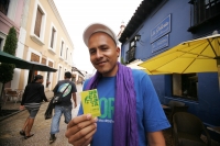 El poeta y Hip Hopero Boca Suelta, aprovecha el clima de la ciudad de San Cristóbal de las Casas para conocer la arquitectura colonial de esta ciudad del sureste de México.