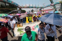 Lunes 9 de abril del 0218. Tuxtla Gutiérrez. Aspecto de la marcha magisterial en el lado oriente de la ciudad al inicio del paro de 48 horas en la huelga nacional de la educación en México.