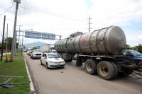 Lunes 1º de julio del 2013. Tuxtla Gutiérrez. La AMOTAC realiza una manifestación en las entradas de la capital del estado para exigir a las autoridades el cumplimiento de las demandas de regulación del transporte y protestar en contra del alza de los pre