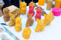 Gutiérrez/Productores de abejas en Tumbalá, presentan los productos y sus derivados durante el 1er Encuentro Apícola que se realiza en esta ciudad.