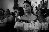 Martes 16 de enero del 2018. Chiapa de Corzo. La ofrenda de San Sebastián. Vestidos a la usanza de los indí­genas de la depresión central de Chiapas, las familias llevan frutas y alimentos por las calles de esta población para ofrecer a San Sebastián.