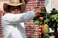 Martes 16 de enero del 2018. Chiapa de Corzo. La ofrenda de San Sebastián. Vestidos a la usanza de los indí­genas de la depresión central de Chiapas, las familias llevan frutas y alimentos por las calles de esta población para ofrecer a San Sebastián.