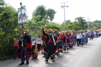 Domingo 14 de octubre del 2018. Tuxtla Gutiérrez. Bajadas de las Virgenes de Copoya; Festejo de la Virgen del Rosario.  Danzantes, músicos y miembros de la comunidad Zoque de la depresión central de Chiapas acompañan el recorrido tradicional que reali
