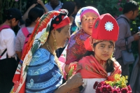 Domingo 14 de octubre del 2018. Tuxtla Gutiérrez. Bajadas de las Virgenes de Copoya; Festejo de la Virgen del Rosario.  Danzantes, músicos y miembros de la comunidad Zoque de la depresión central de Chiapas acompañan el recorrido tradicional que reali