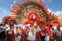 Domingo 14 de octubre del 2018. Tuxtla Gutiérrez. Bajadas de las Virgenes de Copoya; Festejo de la Virgen del Rosario.  Danzantes, músicos y miembros de la comunidad Zoque de la depresión central de Chiapas acompañan el recorrido tradicional que reali