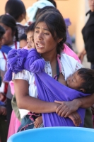 Martes 20 de noviembre del 2012. Teopisca, Chiapas. Indígenas desplazados por el conflicto de la comunidad Tzajalá continúan refugiándose en la cabecera municipal de esta comunidad de los altos de Chiapas después de que dos grupos antagónicos se enfrentar