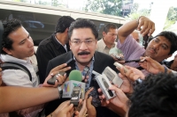Viernes 15 de octubre. Ulises Ruiz, gobernador del estado de Oaxaca se reúne con priistas que ocuparan un cargo de elección popular en estado de Chiapas conformando una plataforma de trabajo desde la ciudad de Tuxtla Gutiérrez.