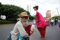 Viernes 8 de diciembre del 2017. Tuxtla Gutiérrez. Los diferentes grupos tradicionales acompañan las peregrinaciones que llegan a la iglesia de Guadalupe en la ciudad.