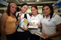 Estudiantes del sistema medio superior del estado de Chiapas, se reúnen esta mañana en la ciudad de Tuxtla Gutiérrez para conocer las ofertas de estudio superior ofrecidas durante la Expo-Universidad.
