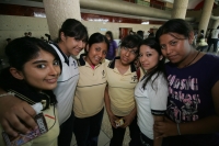 Estudiantes del sistema medio superior del estado de Chiapas, se reúnen esta mañana en la ciudad de Tuxtla Gutiérrez para conocer las ofertas de estudio superior ofrecidas durante la Expo-Universidad.