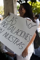 Lunes 15 de octubre del 2012. Tuxtla Gutiérrez, Chiapas. Maestros y estudiantes de las facultades de Tuxtla y Chiapa de Corzo, marchan esta mañana por la Avenida Central para exigir que sea reanuden las clases y se termine el paro estudiantil.