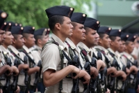 Lunes 12 de junio del 2017. Tuxtla Gutiérrez. Elementos del Ejército Mexicano reciben esta mañana el uniforme administrativo a las tropas castrenses en general en las instalaciones de la VII Región Militar en la capital del estado de Chiapas.