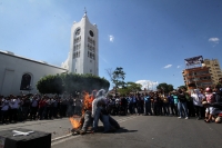 Lunes 9 de enero del 2017. Tuxtla Gutiérrez. Militantes de la UNTA protestan esta mañana en la avenida central en contra del Gasolinazo. Lunes 9 de enero del 2017. Tuxtla Gutiérrez. Militantes de la UNTA protestan esta mañana en la avenida central en contra del Gasolinazo.