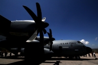 Martes 22 de marzo. El avión estadounidense  Loockheed C-130 Hercules fabricado desde los años 50´s, propiedad del ejército americano utilizado para el monitoreo y pronostico de fenómenos meteorológicos, ciclónicos tropicales y lluvias llega a Chiapas y s