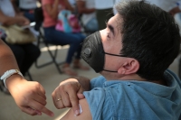 20210420. Tuxtla G. Inicia el proceso de vacunación Covid para maestros en Chiapas