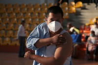 20210420. Tuxtla G. Inicia el proceso de vacunación Covid para maestros en Chiapas