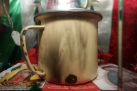 Domingo 30 de noviembre del 2014. San Cristóbal de las Casas. Vecinos del Barrio de Guadalupe afirman ver una imagen guadalupana en los residuos de un flamazo en un vaso de peltre por lo que el objeto ha sido venerado por vecinos y turistas