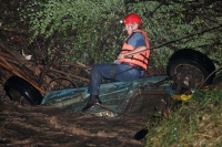Lunes 11 de julio. Debido a las obras inconclusas en la carretera entre la colonia Vicente Guerrero y la delegación de Terán, un vehículo fue arrastrado por las aguas que atraviesa la carretera hacia el rio que se desbordo la noche de este domingo.