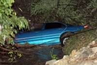 Lunes 11 de julio. Debido a las obras inconclusas en la carretera entre la colonia Vicente Guerrero y la delegación de Terán, un vehículo fue arrastrado por las aguas que atraviesa la carretera hacia el rio que se desbordo la noche de este domingo.