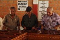 Viernes 9 de octubre del 2015. Tuxtla Gutiérrez. Los marimbistas, ejecutantes del instrumento de hormiguillo se reúnen en la colonia Terán de la capital del estado de Chiapas para recibir el libro Memorias de Marimbistas; Marimbas Tuxtlecas 1900-1980 del 