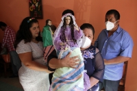 20210101. Tuxtla G. Levantada de Niños Zoque. Las familias de esta comunidad culminan el ciclo ritualista del 2020 cumpliendo con sus usos y costumbres que les da identidad siguiendo los protocolos de salud durante el tiempo del Covid