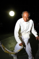 Jueves 13 de febrero del 2014. Tuxtla Gutiérrez. La vestimenta tradicional oaxaqueña es apreciada por los visitantes de la Plaza Central durante los eventos culturales que son presentados en la muestra denominando Guelaguetza en Chiapas 2014.