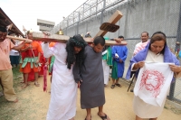 Viernes 18 de abril del 2014. Cintalapa de Figueroa. Los internos del Centro de Readaptación Social El Amate realizan la representación del viacrucis según la tradición católica dentro de los patios centrales de este penal ubicado en la depresión central 