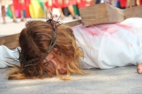 Foto/Rafa Velasco Salas. Domingo 24 de abril. La representación de la pasión y muerte de Jesús se llevo a cabo en las avenidas de la ciudad de Pichucalco con la participación de cientos de feligreses.