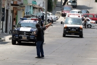 Una fuerte movilización policiaca acompaño a los vecinos del barrio del Cerrillo ubicado en la séptima poniente y tercera sur donde varios civiles daban indicaciones a los elementos policíacos, posteriormente se aclaró que se trata de la producción cinema