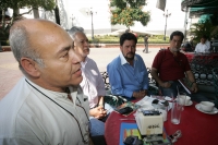 Lunes 20 de diciembre. Antiguos militantes y miembros de la vieja guardia de la izquierda chiapaneca, se reúnen este medio dÃa para dar a conocer la nueva comisión organizadora de la Asamblea Estatal Democrática para analizar la situación actual del parti Lunes 20 de diciembre. Antiguos militantes y miembros de la vieja guardia de la izquierda chiapaneca, se reúnen este medio dÃa para dar a conocer la nueva comisión organizadora de la Asamblea Estatal Democrática para analizar la situación actual del parti