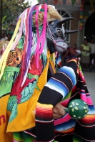 Enero del 2015. Suchiapa. La Viejada de San Sebastián. Los danzantes tradicionales de esta comunidad de la depresión central del estado de Chiapa, bailan en las calles haciendo sátira de personajes públicos, vestidos como mujeres