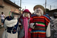 Jueves 22 de enero del 2015. Suchiapa. La Viejada de San Sebastián. Los danzantes tradicionales de esta comunidad de la depresión central del estado de Chiapa, bailan en las calles haciendo sátira de personajes públicos, vestidos como mujeres y mezclándos