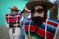 Jueves 22 de enero del 2015. Suchiapa. La Viejada de San Sebastián. Los danzantes tradicionales de esta comunidad de la depresión central del estado de Chiapa, bailan en las calles haciendo sátira de personajes públicos, vestidos como mujeres y mezclándos