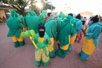 Viernes 20 de enero del 2017. Suchiapa. Los danzantes representando con vistosos trajes de personajes de la vida social se mezclan con quienes usan la vestimenta tradicional del Parachico y El Torito durante los festejos del recorrido en honor a San Sebas