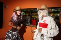Lunes 30 de diciembre del 2013. San Fernando. Los Viejitos es la danza tradicional de origen istmeño que realizan los jóvenes de la comunidad ribereña del Grijalva El Carmelo donde con gritos y danzas los personajes recorren las casas de los pobladores an