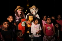 Lunes 30 de diciembre del 2013. San Fernando. Los Viejitos es la danza tradicional de origen istmeño que realizan los jóvenes de la comunidad ribereña del Grijalva El Carmelo donde con gritos y danzas los personajes recorren las casas de los pobladores an