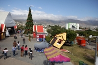 Lunes 5 de enero del 2015. Tuxtla Gutiérrez. La Villa navideña construida en el Parque Morelos-Bicentenario colapsa por los vientos de este medio día.