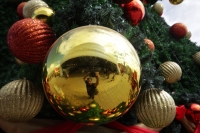 Lunes 5 de enero del 2015. Tuxtla Gutiérrez. La Villa navideña construida en el Parque Morelos-Bicentenario colapsa por los vientos de este medio día.