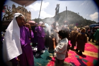 Especial / Viernes Santo en San Cristóbal / Habitantes del Barrio de Mexicanos y  en la comunidad San Felipe Ecatepec en la ciudad de San Cristóbal de las Casas realizan las representaciones tradicionales de Cristo en la Cruz, esta tarde en la zona altos 
