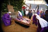Especial / Viernes Santo en San Cristóbal / Habitantes del Barrio de Mexicanos y  en la comunidad San Felipe Ecatepec en la ciudad de San Cristóbal de las Casas realizan las representaciones tradicionales de Cristo en la Cruz, esta tarde en la zona altos 